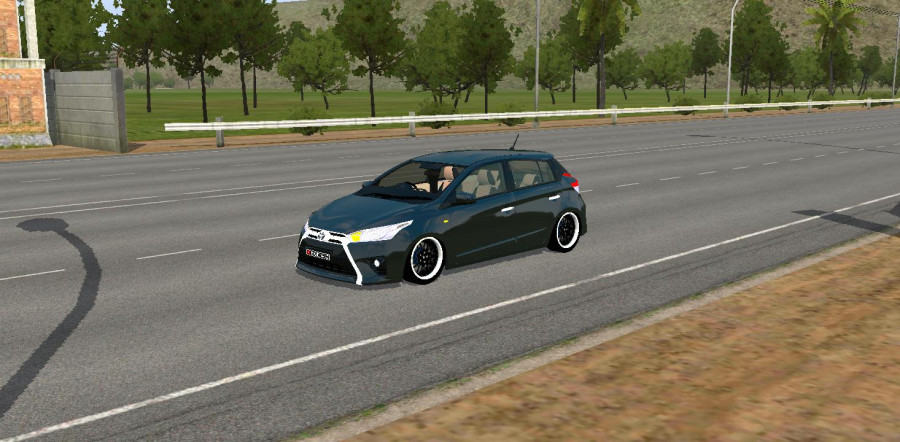 Mobil Toyota Yaris 2014